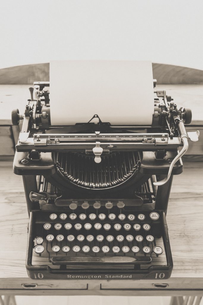 Image of an old-fashioned typewriter on my About Me page